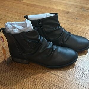 Brand **NEW**Sporto brand Misty stacked heel blk ankle boots. Size 10.